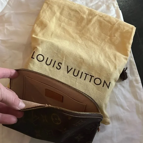 Louis Vuitton cosmetic pouch. 💯 - Picture 13 of 16